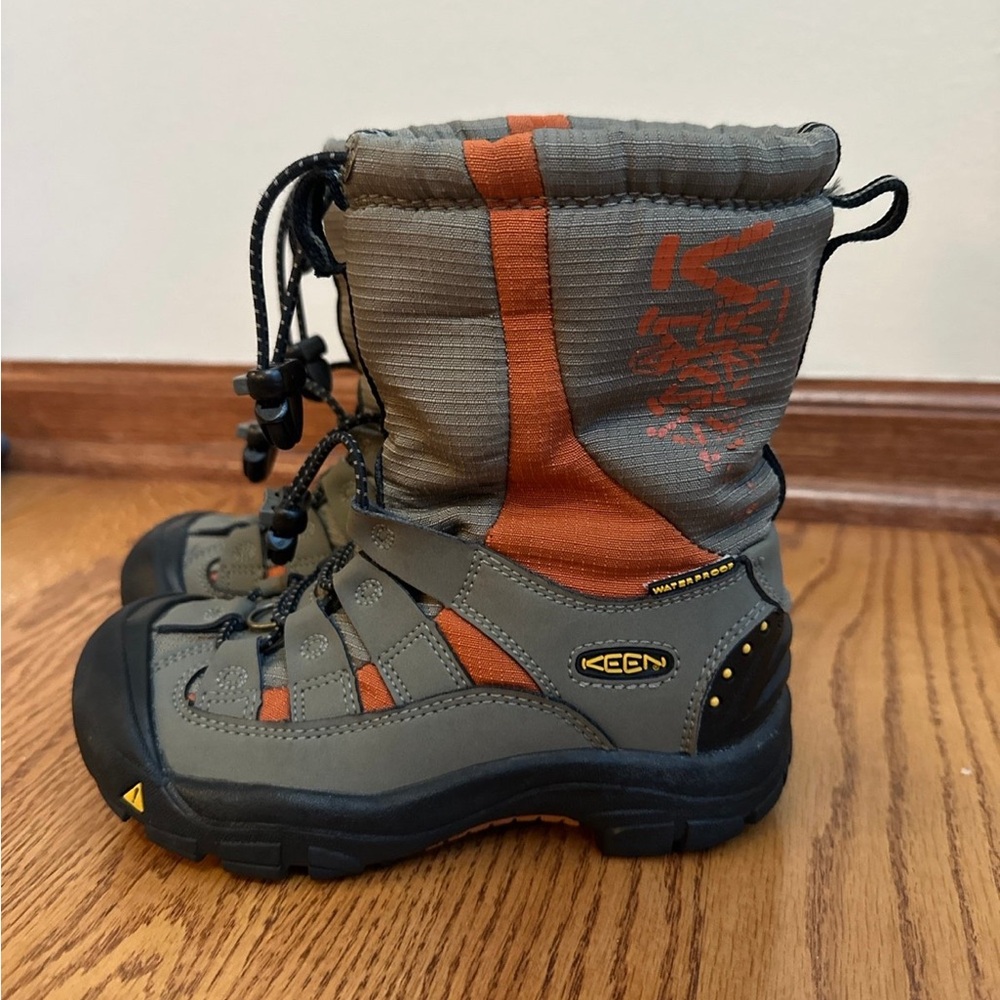 KEEN Waterproof Boots Boys Size 13